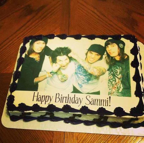 Going back to my birthday in February...and I got a pierce the veil cake ^.^ #ptv #piercetheveil. #oneodthewbestdaysever Pierce The Veil Birthday, Jaime Preciado, Artist Cake, Teenage Girl Room, Birthday In Heaven, Kellin Quinn, Band Humor, Great Smiles, Motionless In White