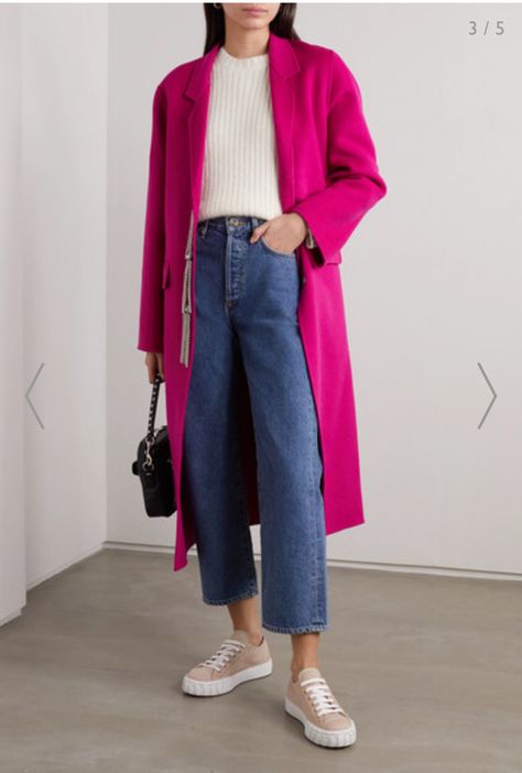 Fuschia Sweater Outfit Winter, Fuschia Sweater Outfit, Pink And Beige Outfit, Pink Coat Outfit, Fuchsia Outfit, Bright Winter Outfits, Fall Jackets Outfit, Suede Jacket Outfit, Winter Mode Outfits