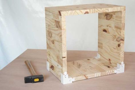 *** DIY : Etagères cubes en bois - Esprit Cabane Fabrication Table, Etagere Cube, Deco Luminaire, Assemblage, Mirror Table, Wood Diy, Woodworking, Shelves, Mirror