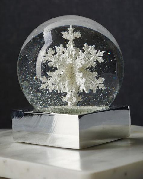 Snowflake Snowglobe - Smithsonian Store Waterless Snow Globe, Globe Decoration, Globe Gift, Tiny Miracles, Christmas Globes, Desain Pantry, Water Globes, Christmas Snow Globes, Christmas Mood