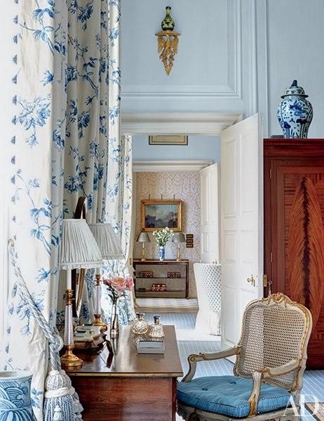 Blue and White Decor Ideas Blue And White Wallpaper, Glam Pad, English Interior, English Country Decor, English Decor, Apartment Renovation, White Room, Classic Interior, White Bedroom