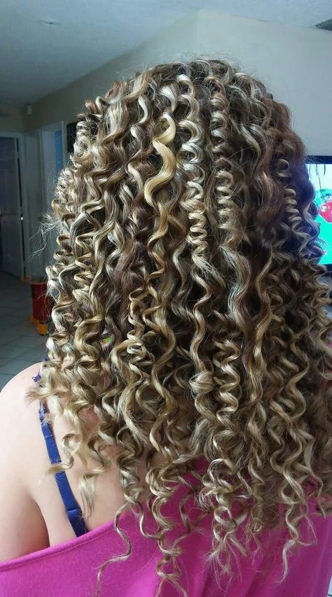 Pencil Curls, Hair Perms, Curly Blonde Hair, Permed Hair, Spiral Curls, Some Makeup, Beautiful Curls, Permed Hairstyles, Back View