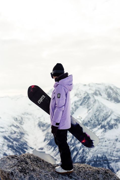 Snowboard Outfits For Women, Winter Portraits Photography, Snowboard Aesthetic, Skate Bord, Winter Portraits, Womens Snowboard, Photography Themes, Snowboarding Outfit, Snow Sports