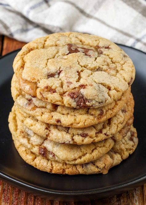 Heath Bar Cookies Heath Cookies, Heath Candy Bar, Heath Bar Cookies, Candy Bar Recipe, Candy Bar Cookies, Heath Bar, Chocolate Chip Pecan Cookies, Heath Bars, Toffee Bars