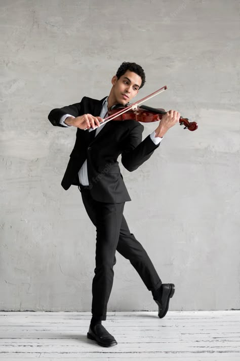 Violin Poses Reference, Violin Pose, Poses Reference Photo, Man Playing Violin, Poses Reference Drawing, Violin Playing, Pose Ref, Drawing Male, Playing Violin