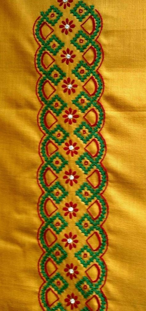 Kuch Work Embroidery, Kuch Work Blouse Designs, Kutch Work Designs Hand Embroidery, Kutchi Work Blouse, Kutch Work Designs Blouses, Sindhi Embroidery Design, Kutch Work Saree, Kutchi Embroidery, Kutchi Work