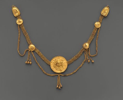 Gold necklace | Greek, South Italian, Tarentine | Early Hellenistic | The Metropolitan Museum of Art Roman Necklace, 3d Metal Art, Ancient Roman Jewelry, Vintage Indian Jewelry, Ancient Greek Jewelry, Gold Arm Band, Roman Jewelry, Historical Jewellery, Greek Jewelry