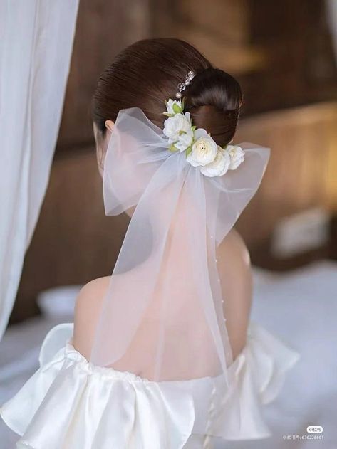 Bridal Hair Buns, Bridal Hair Inspiration, Bridal Makeup Natural, Stylish Wedding Dresses, Bride Headpiece, Bow Hairstyle, Hair Arrange, Blush Wedding, Bridal Hair Accessories