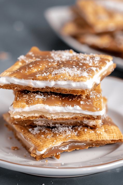 Smores Cracker Candy, Kabob Desserts, Churro Cracker Toffee, Healthier Holiday Treats, Ritz Crackers Dessert, Sweet Saltine Cracker Recipe, Churro Cracker Candy, Recipes With Graham Crackers, Graham Cracker Bark