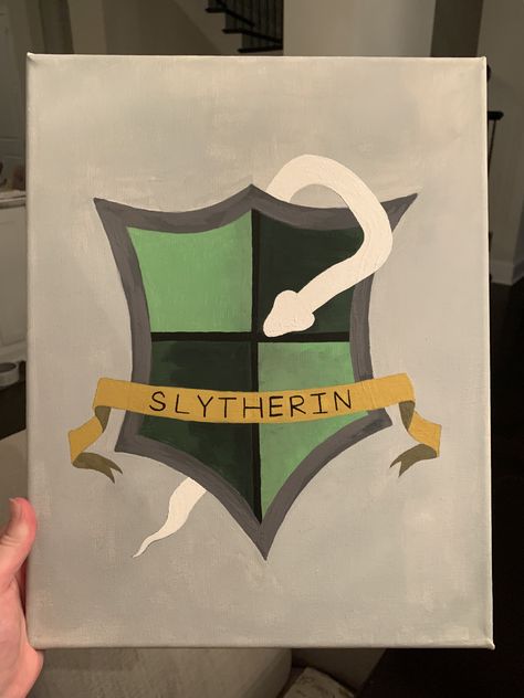 Fun and Minimalistic Slytherin Harry Potter Hogwarts House Crest Painting on Canvas | @katherinenwilkins Slytherin Painting, Harry Potter Painting Canvases, Harry Potter Drawing Ideas, Harry Potter Canvas Painting, Hogwarts Painting, Harry Potter Canvas Art, Harry Potter Drawing, Aesthetic Slytherin, Slytherin Crest