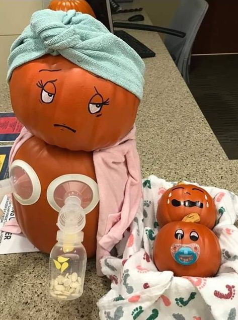 This Hilarious Breast-Pumping Pumpkin Display Is Making Me Rethink Carving Mine Any Other Way Funny Pumpkin Carvings, Natalie Halcro, Halloween Pumpkin Crafts, Creative Pumpkin Painting, Creative Pumpkin Decorating, Cute Pumpkin Carving, Pumpkin Carving Contest, Pumpkin Decorating Contest, Pumpkin Contest