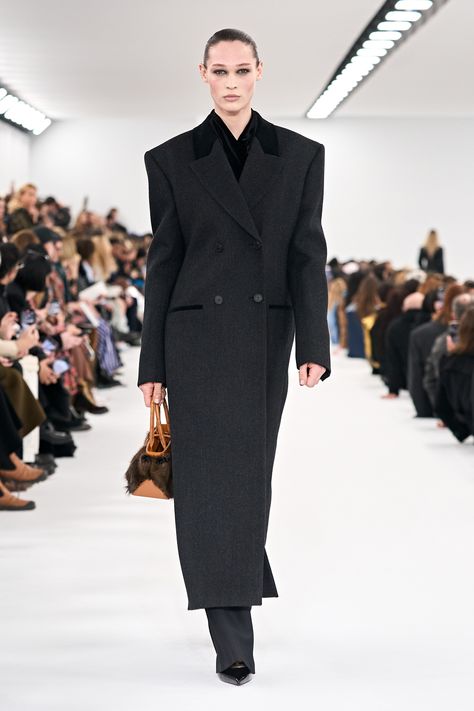 Givenchy Fall 2023 Ready-to-Wear Collection | Vogue Runway Magazine, Fall 2023 Ready To Wear, Tiktok Outfits, Wool Sweaters Womens, 2023 Ready To Wear, Couture Runway, Fall 2023, Fall Jackets, Fashion Show Collection