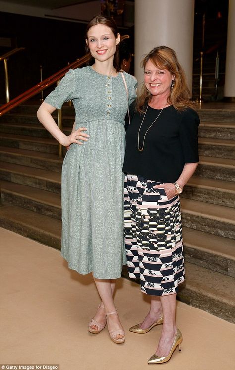 Sophie Ellis-Bextor shows off her baby bump in pretty print dress as she enjoys a night out with youthful looking mum Janet Ellis, 59, at London awards ceremony  | Daily Mail Online Sophie Nelisse The Book Thief, Sophie Turner Maternity Style, Asha Bailey Maternity, Sophie Ellis Bextor, Sophie Wessex Pregnant, Pixie Geldof, 2015 Red Carpet, Mother Love, Festival Hall