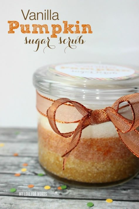 DIY Vanilla Pumpkin Sugar Scrub Pumpkin Sugar Scrub, Easy Diy Scrub, Diy Vanilla, Diy Sugar Scrub Recipe, Homemade Scrub, Sugar Scrub Recipe, Diy Body Scrub, Sugar Scrub Diy, Diy Scrub