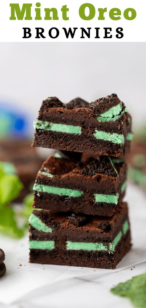 These delicious fudgy mint Oreo brownies are a delicious treat for mint chocolate lovers! Mint Brownies Recipe, Oreo Brownies Recipe, Mint Oreo, Mint Brownies, Oreo Brownies, Homemade Brownies, Chocolate Oreos, Chocolate Mint, Oreo Dessert