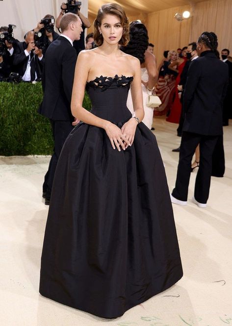 Balenciaga Dress, Halston Dress, Met Gala Dresses, Bianca Jagger, Met Gala Red Carpet, Best Red Carpet Looks, Versace Dress, Donatella Versace, Kaia Gerber