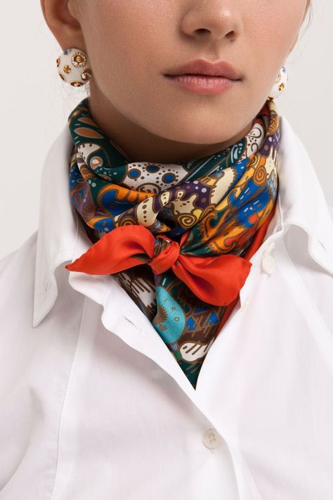 Sirinbird silk scarf "Russian enamel" Scarf Ideas, 2018 Style, Scarf Knots, Silk Scarf Style, Ways To Wear A Scarf, How To Wear A Scarf, Scarf Outfit, Scarf Casual, Fashion Scarf