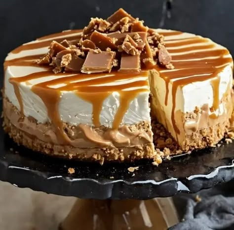 Toffee Caramel No-Bake Cheesecake – Naomi's Recipes Toffee Cheesecake, Perfect Whipped Cream, Cookie Base, Caramel Cheesecake, Bake Cheesecake, Cheesecake Desserts, No Bake Cheesecake, Bake Desserts, Prince William And Kate