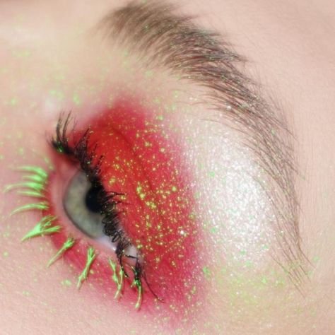 Strawberry Vibes, 80s Makeup Looks, Strawberry Makeup, Cosmetic Inspiration, Alien Makeup, Funky Makeup, 80s Makeup, Sugarpill Cosmetics, Makeup Station