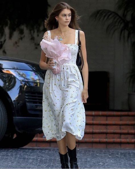 Kaia Gerber Outfits, Kaia Gerber Style, More Feminine, 일본 패션, The Fine Print, Casual Outfit Inspiration, Mia 3, Kaia Gerber, Fine Print