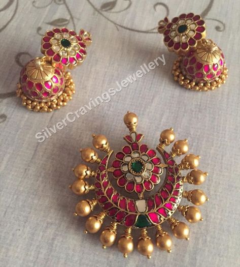 Kundan Pendant Set Gold, Kundan Pendant Set, Gold Pendant Set, Antique Gold Jewelry Indian, Gold Jewelry Simple Necklace, Antique Jewellery Designs, Gold Necklace Indian Bridal Jewelry, Black Beaded Jewelry, Antique Jewelry Indian