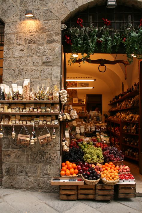 Antica Bottega ~ Via di Citta' 158, Siena, Italy. I loved this little deli/market/produce stand. I bought something everyday during the week I spent here.. Italian Market, Toscana Italia, Urban Sketch, Umbria, Pretty Places, Dream Destinations, Siena, Italy Travel, Dream Vacations