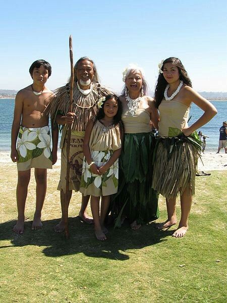 Northern Mariana islands - Chomorro performers... A US territory in the Western Pacific. Mariana Islands, International Fashion Designers, Polynesian Culture, Northern Mariana Islands, Island Style, Small Island, South Pacific, Tahiti, People Around The World