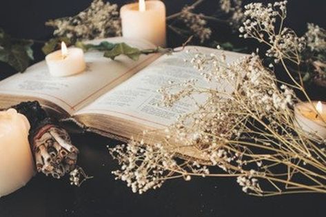 Spring Fae Aesthetic, Spring Witch Aesthetic, Daydreaming Photography, Reading Candles, Spring Witch, Witchy Spells, Photo Romantic, Occult Magic, Fae Aesthetic