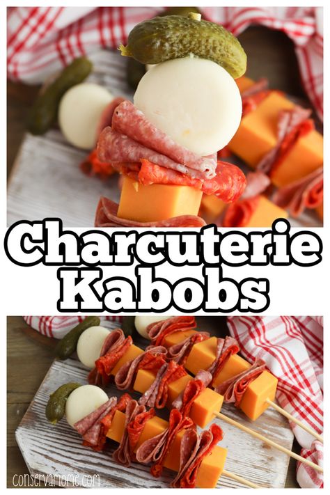 Family Gathering Appetizers, Dessert Kabobs Summer, Fun Kabob Ideas, Charcuterie Board Kabobs, Tailgate Kabobs, Meat And Cheese Kabobs Appetizers, Snack Kabobs Appetizers, Party Kabobs Appetizers, Charcuterie Squewers