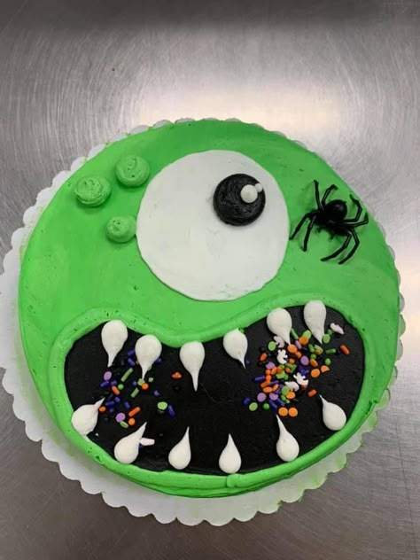 Cake Decorating Contest Ideas, Round Halloween Cakes, Halloween Round Cakes, Halloween Decorated Cakes, Simple Halloween Cakes, Halloween Cookie Cakes, Safeway Cakes, Halloween Cookie Cake, Fall Cakes Decorating