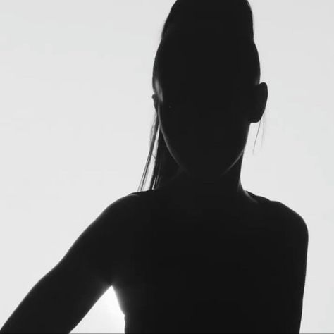 Ariana Grande Silhouette, Ariana Grande Givenchy, Ariana Selfie, Ariana Grande, Human Silhouette, Givenchy, Queen, Moon, Celebrities