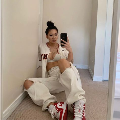 Red Jordan Outfits, Red Jordans Outfit For Women, Jordan 1 Red Outfit, Red Jordan 1 Outfit, White And Red Outfit, Red Sneakers Outfit, Cullen House, Red And White Jordans, Red Shoes Outfit