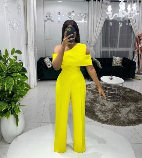 Elegant Skirt Outfits, Graduation Outfits For Women, Classy Jumpsuit Outfits, Stylish Business Outfits, Outfit For Ladies, Wedding Outfits For Women, Classy Jumpsuit, Simple Casual Outfits, Jacket Outfit Women