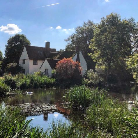 Constable Paintings, Flatford Mill, John Constable Paintings, Suffolk House, Suffolk Cottage, Country Living Uk, Pictures Of Beautiful Places, Landscape Reference, John Constable