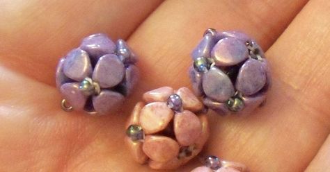 Beads By Becs - Mrs Picklefish Designs: Free Pattern - playing with pinch beads Jewellery Patterns, Free Beading Tutorials, Beaded Jewellery, Pattern Play, Beaded Jewelry Patterns, Beading Tutorials, Bead Patterns, Jewelry Patterns, Bead Bracelet