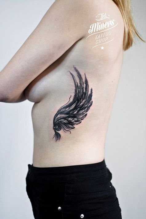 Wing tattoo on ribs. Done by Maya Kubitza at Ink Miners Tattoo Collective https://www.facebook.com/mayakubitza/ Rib Wing Tattoo, Wing Rib Tattoo, Feather Tat, Tattoo On Ribs, Feathered Dragon, Targaryen Tattoo, Tattoos Inspo, Chinese Dragon Tattoos, Hamsa Tattoo