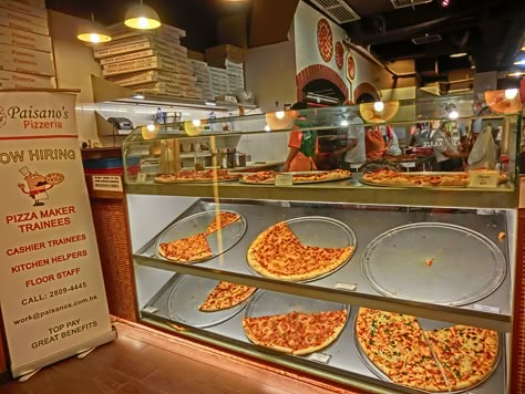 Pizza Hd, Lounge Bar Ideas, Pizza Restaurant Design, Pizza Display, Pizza Takeaway, Food Court Design, Backyard Bbq Grill, Pizza Store, Pizzeria Design