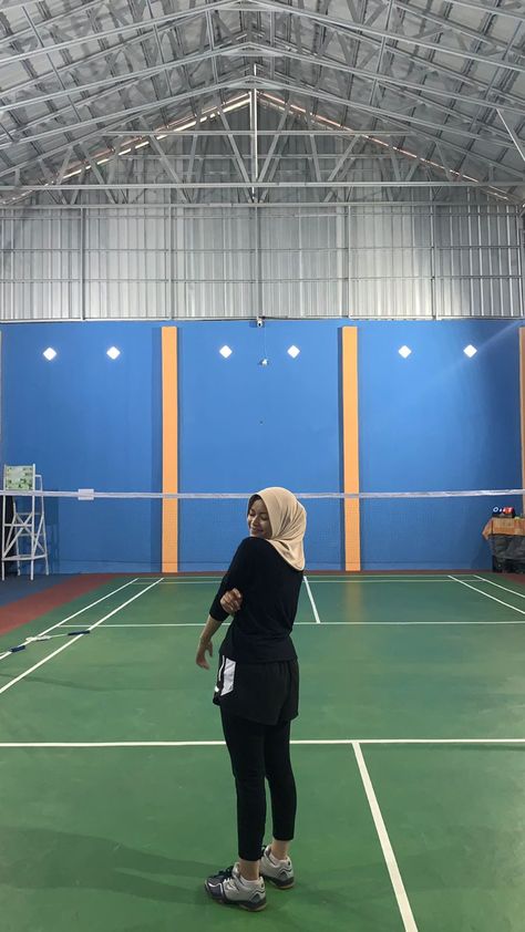 Badminton Outfit Women Hijab, Outfit Badminton Hijab, Ootd Badminton, Outfit Badminton, Badminton Outfit Women, Badminton Outfit, Outfits For Sports, Outfit Sporty, Hijab Aesthetic