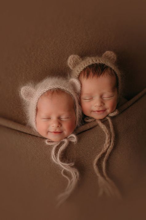 Newborn Twin Photos, Violet Photography, Twin Baby Photography, Twin Baby Photos, Twins Posing, Twin Newborn, Newborn Twins Photography, Newborn Art, Twin Photography