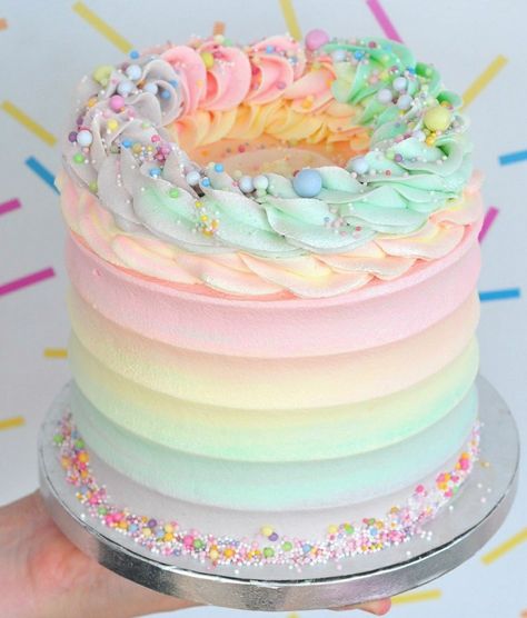 Rainbow Smash Cakes, Pastel Rainbow Cake, Pastel Birthday, Rainbow Birthday Cake, Pastel Cakes, 1st Birthday Cakes, Baked Treats, Cake Decorating Ideas, Creative Birthday Cakes