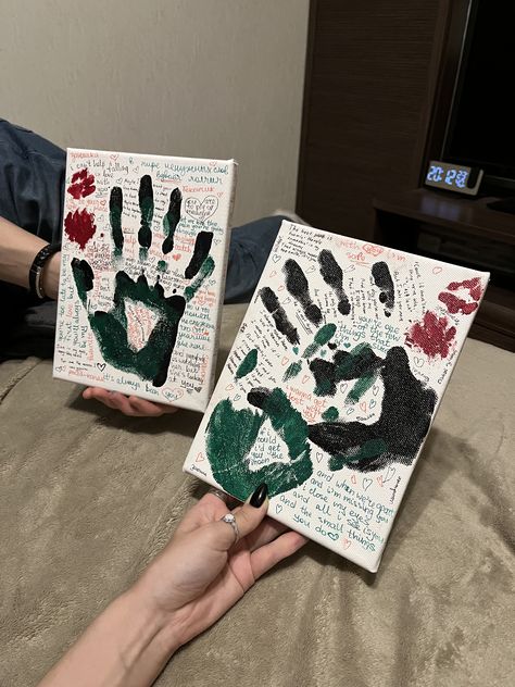 hand prints date idea for couples 6 Month Anniversary Painting Ideas, Couples Artwork Diy, Couple Crafts To Do Together, Painting Date Ideas With Friends, Bf And Gf Hand Print Painting, Paint Ideas With Boyfriend, Couple Art Ideas Diy Projects, Handprint Art Couples, Hand Print Painting For Couples