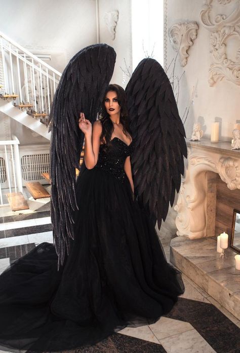 Angel Wings Photography, Fashion Costume Halloween, Gothic Angel, Mode Kimono, Girl's Swag, Gothic Fantasy Art, Angel Warrior, Fairytale Fantasies, Ange Demon