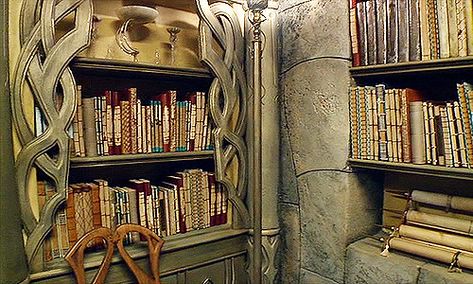 Elvish Furniture, Elvish Bedroom, Rivendell Decor, Elvish Decor, Elven Library, Rivendell Aesthetic, Elven Decor, Elven Bedroom, Awesome Bookshelves