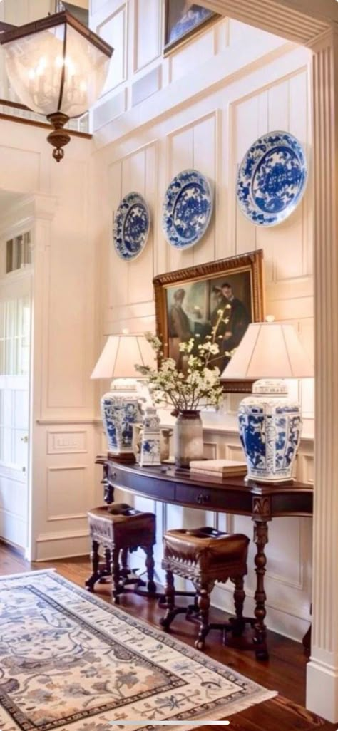 Chinoiserie Foyer Entryway, Dark Wood Furniture Decor, Bold Entryway, Old Money Decor, Blue Willow Decor, Blue And White Dining Room, Willow Decor, Entryway Interior, Modern Victorian Home