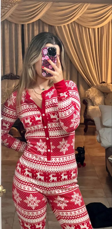 Onesie | christmas outfit | pajamas | holiday ideas | cozy outfit | thermal pajama | that girl christmas #christmas Victoria’s Secret Christmas Pajamas, Winter Pijama Cozy, Christmas Pajamas Onesie, Christmas Pajamas Women Cute, Cute Christmas Pjs For Women, Christmas Chill Outfit, Victoria Secret Christmas Pajamas, Skims Christmas Pajamas, Christmas Pjs Aesthetic Family