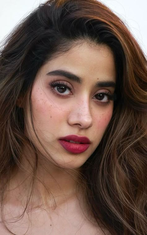 Red Lace Corset, Jahnvi Kapoor, Bollywood Makeup, Janvi Kapoor, Jhanvi Kapoor, Soft Makeup Looks, Janhvi Kapoor, Brown Skin Makeup, Valentine's Week