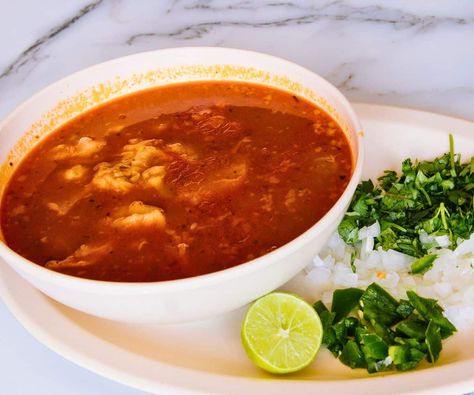 Menudo Recipe Easy, Menudo Recipe Authentic, Menudo Soup, Pork Menudo Recipe, Tripe Recipe, Chimichurri Shrimp, Tripe Recipes, Guajillo Sauce, Tripe Soup