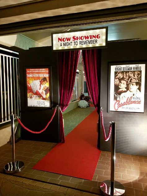 Hollywood Theme Living Room, Old Hollywood Event Theme, Night At The Movies Prom Theme, Party Theme Decorations, Movie Premier Themed Party, Roll Out The Red Carpet Theme, Old Hollywood Party Decor, Movie Premiere Decorations, Broadway Decor