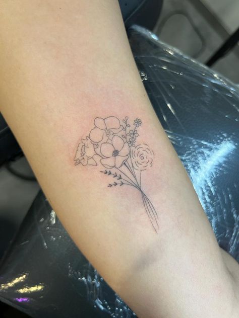 Multiple Flower Tattoo Design, Tattoo Ideas Drawn By Family, Flower Bouquet Family Tattoo, Flower Tattoos Drawn By Family, Flower Drawing Tattoo Family, Family Drawn Flower Bouquet Tattoo, Family Member Flower Tattoo, Family Draw Flowers Tattoo, Boquetes Of Flowers Tatoos Family