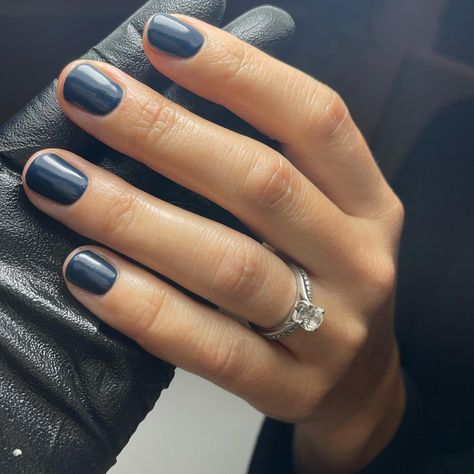 Winter Nail Color Ideas Classy, Plain Nails Colors Winter, Nail Colors August 2023, Winter Shellac Nails Colors, Winter Nail Colours 2024, Mail Colors 2023 Winter, Winter Nails 2024 Trends Gel Short, January Shellac Nails, 2024 Nails Winter